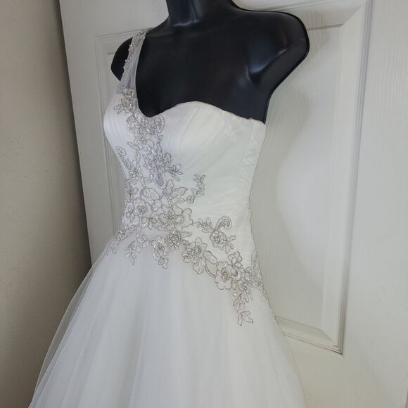 Oleg Cassini one shoulder tulle wedding dress STYLE# 7ckp421 Size 0P - Picture 11 of 16